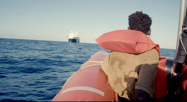 migrants in raft