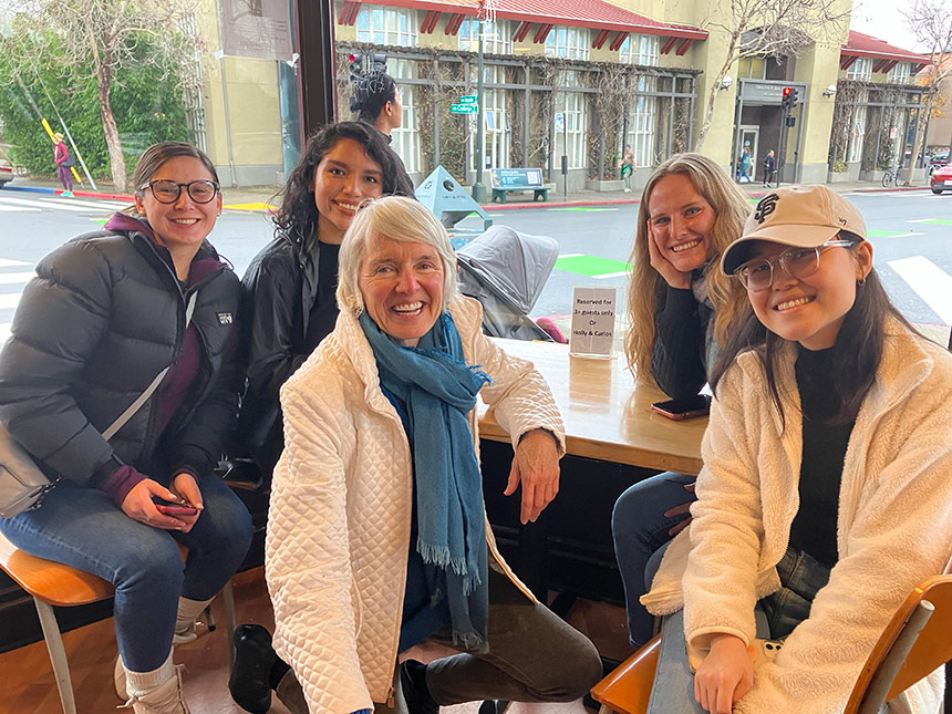 Retired Santa Clara County Superior Court Judge Patricia Lucas ’79 (center) with mentees (left to right) Gabby Cirelli ’24, Lucia Lopez-Rosas, Claire Davidson ’26, and Jenny Chen ’25. 